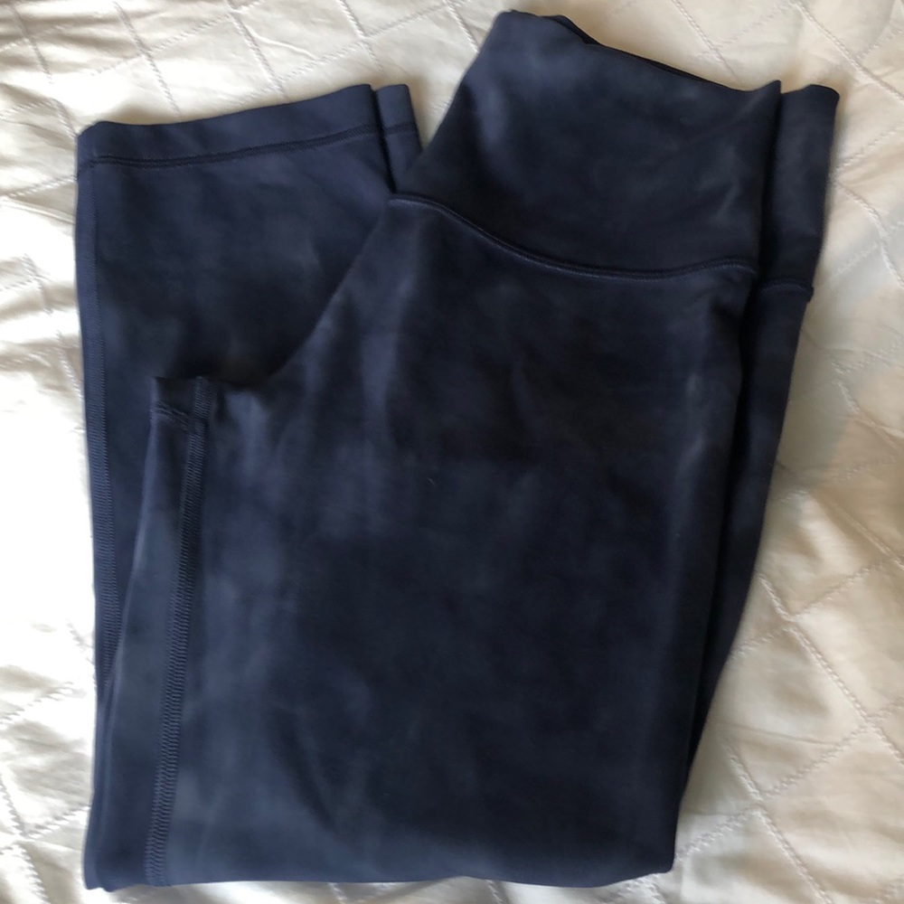 Lululemon wunder under train